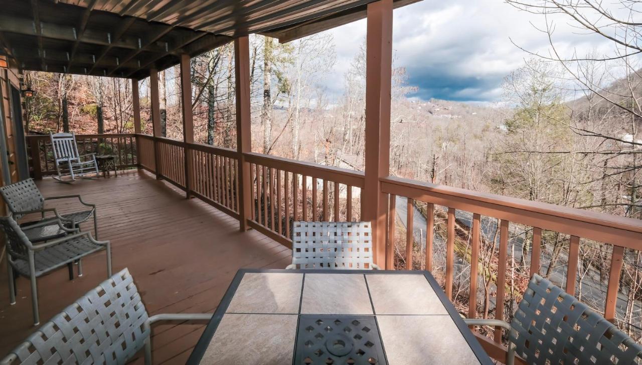 Lazy Bear Lodge Gatlinburg Exterior photo