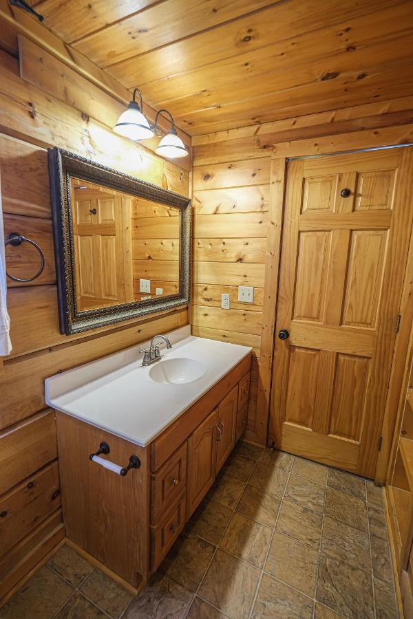 Lazy Bear Lodge Gatlinburg Exterior photo